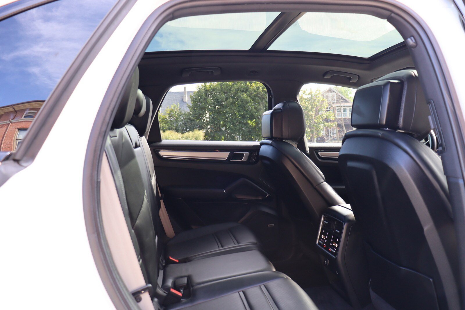 Used 2023 Porsche Cayenne Platinum Edition AWD/4WD image 15