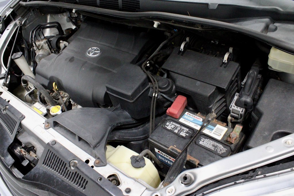 Used 2015 Toyota Sienna L image 16