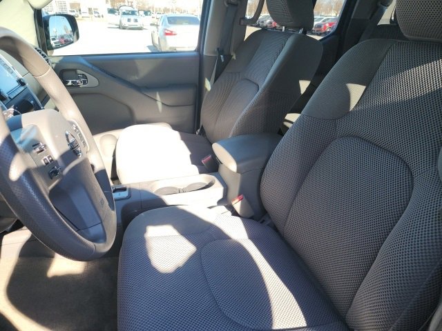 Certified 2015 Nissan Frontier SV image 6