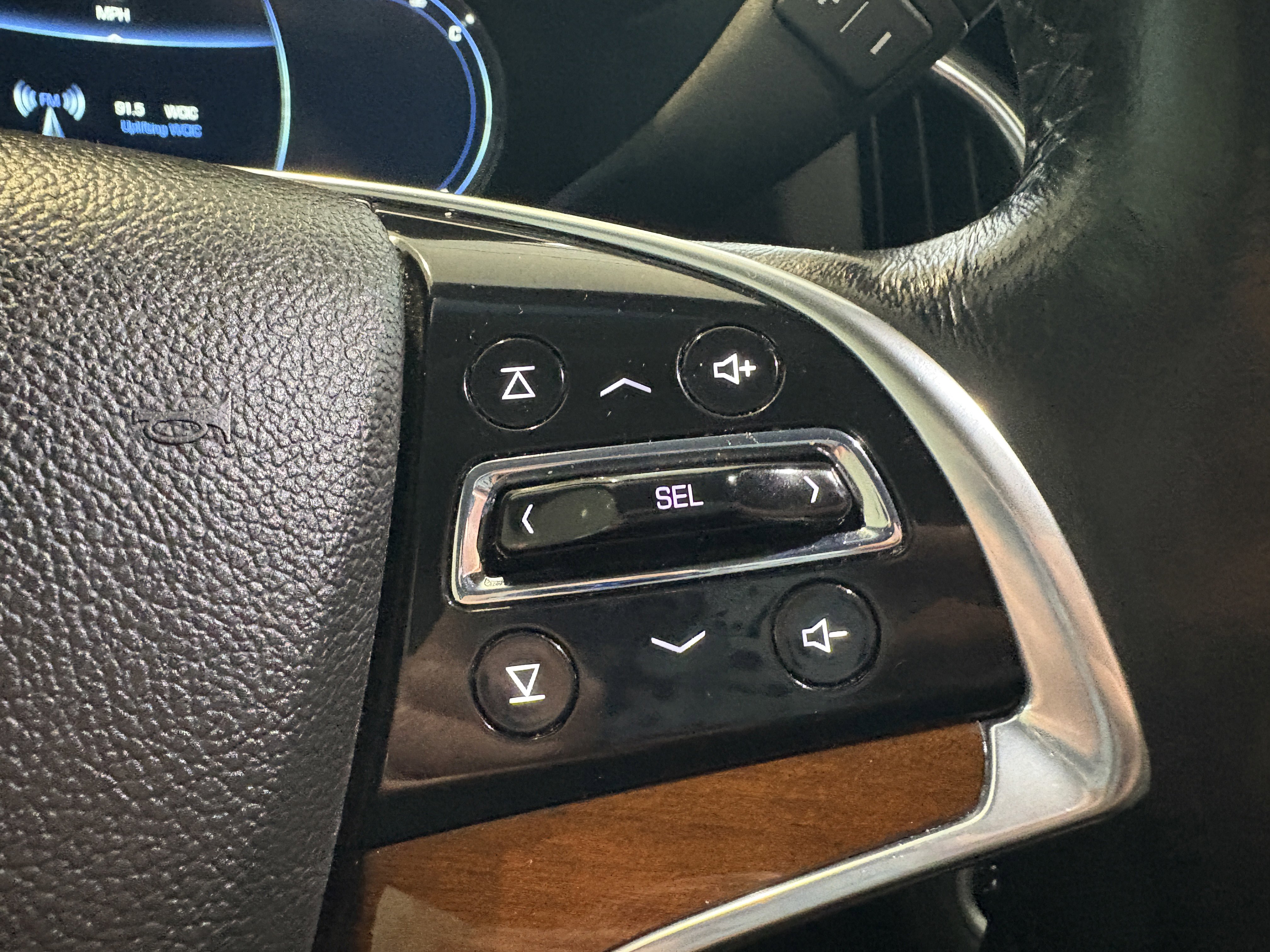 Used 2017 Cadillac Escalade Luxury image 13