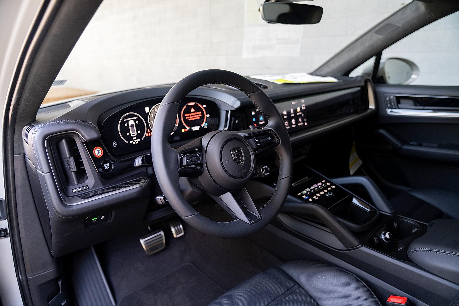 Used 2025 Porsche Cayenne Turbo image 4