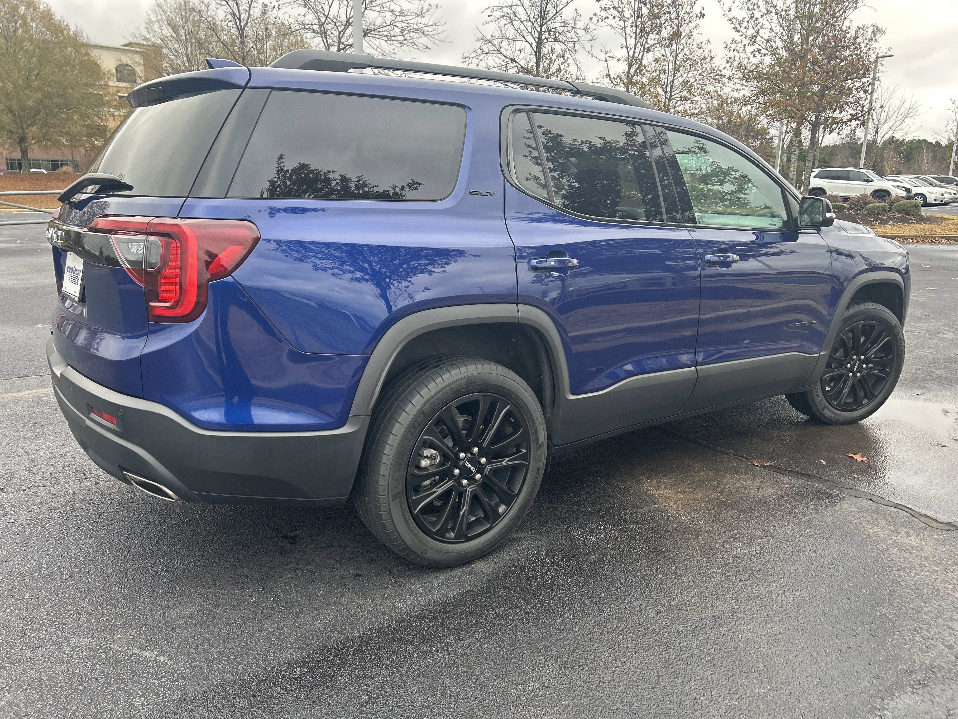 Used 2023 GMC Acadia SLT w/ Elevation Edition image 29