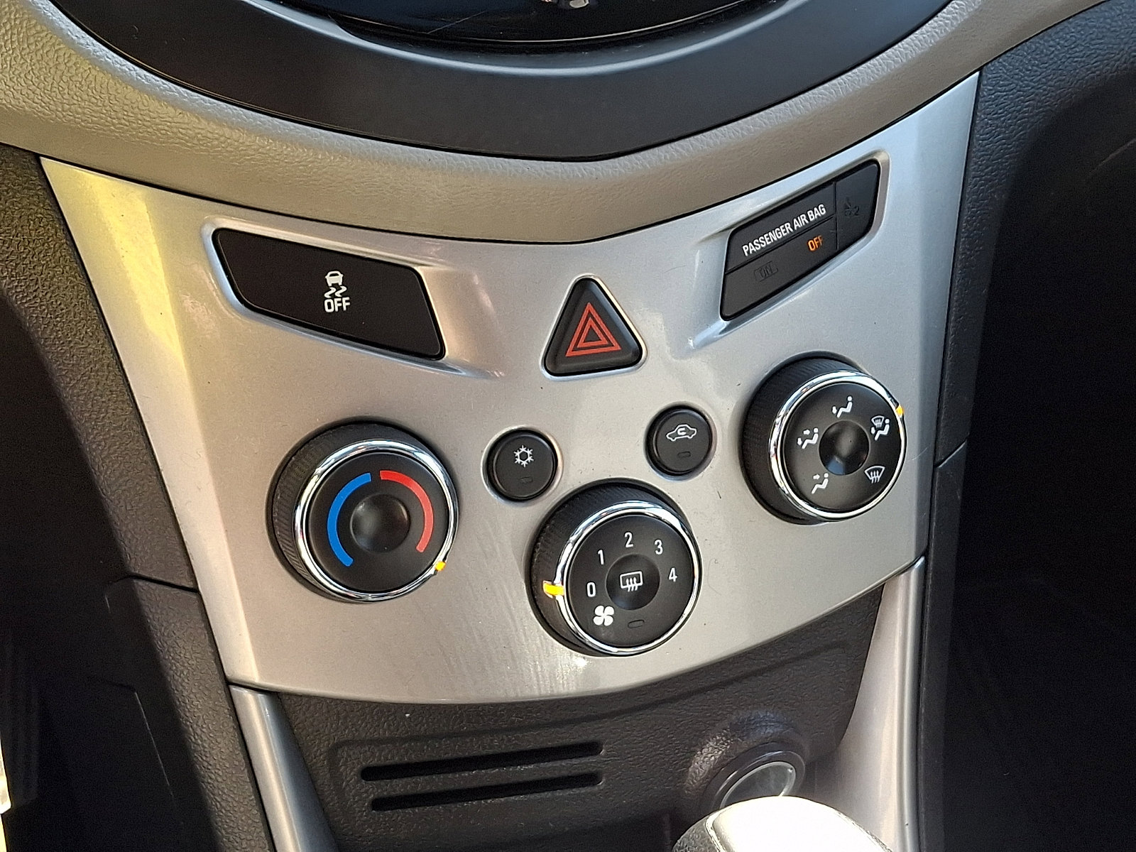 Used 2016 Chevrolet Trax LT w/ LT Sun and Sound Package image 16