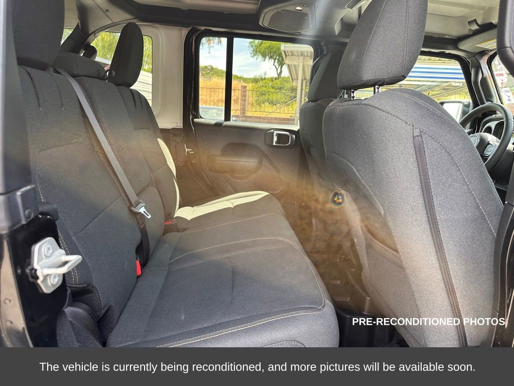 Used 2024 Jeep Wrangler Unlimited w/ LED Headlamp & Fog Lamp Group image 15