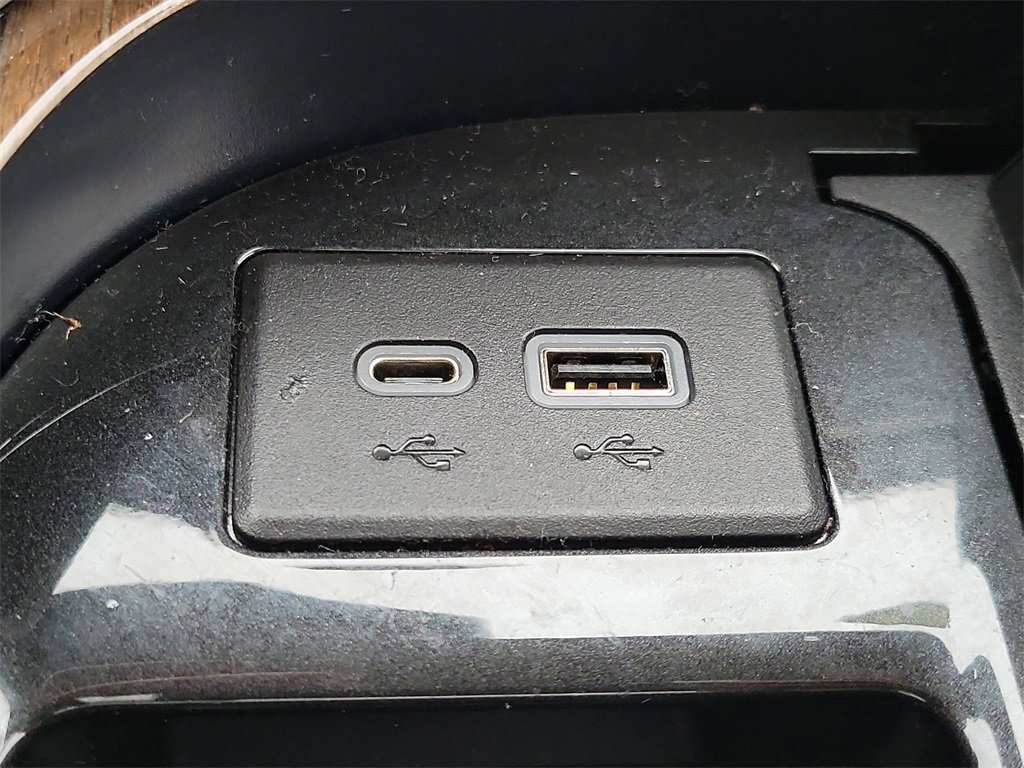 Certified 2022 Cadillac Escalade Premium Luxury Platinum image 37