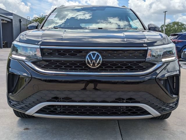 Used 2024 Volkswagen Taos SE FWD image 3