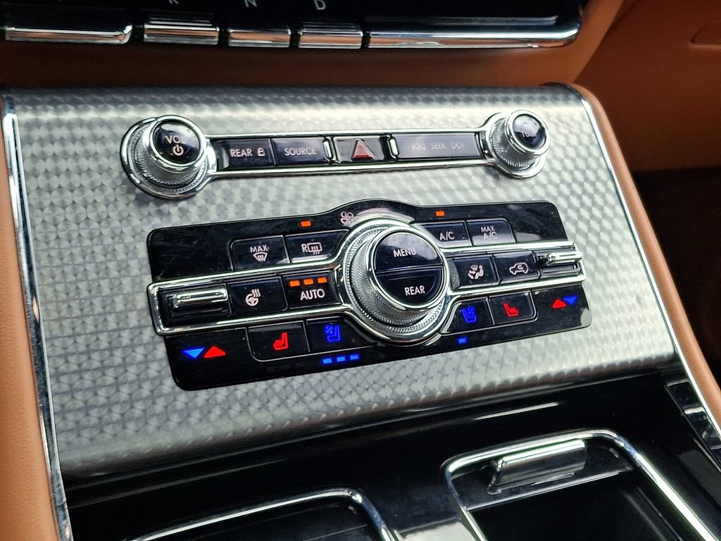Certified 2023 Lincoln Aviator Black Label w/ Dynamic Handling Package AWD/4WD image 18