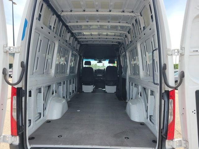 Used 2025 Mercedes-Benz Sprinter 2500 image 22