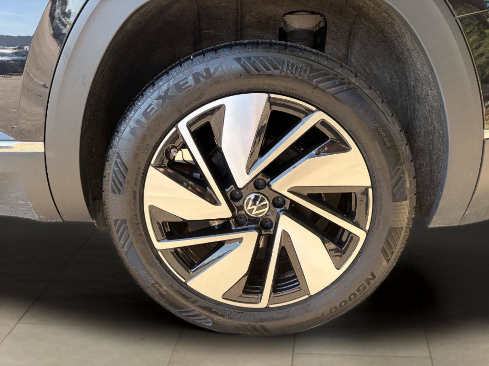 Used 2024 Volkswagen Atlas SEL AWD/4WD image 46