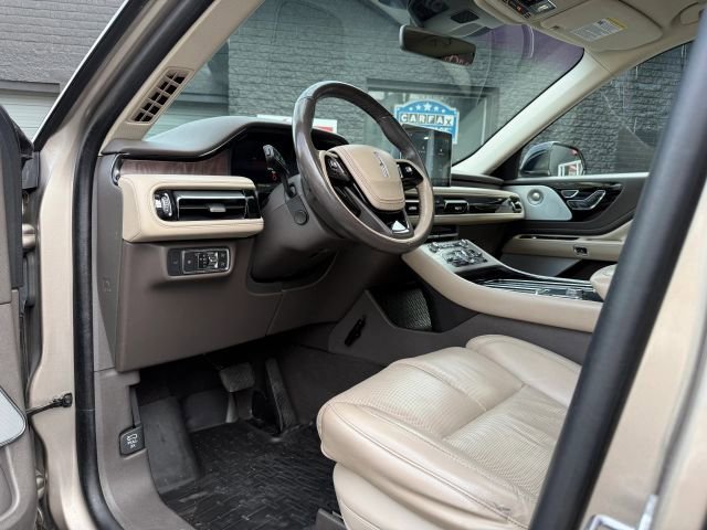 Used 2020 Lincoln Aviator Reserve w/ Equipment Group 202A image 14