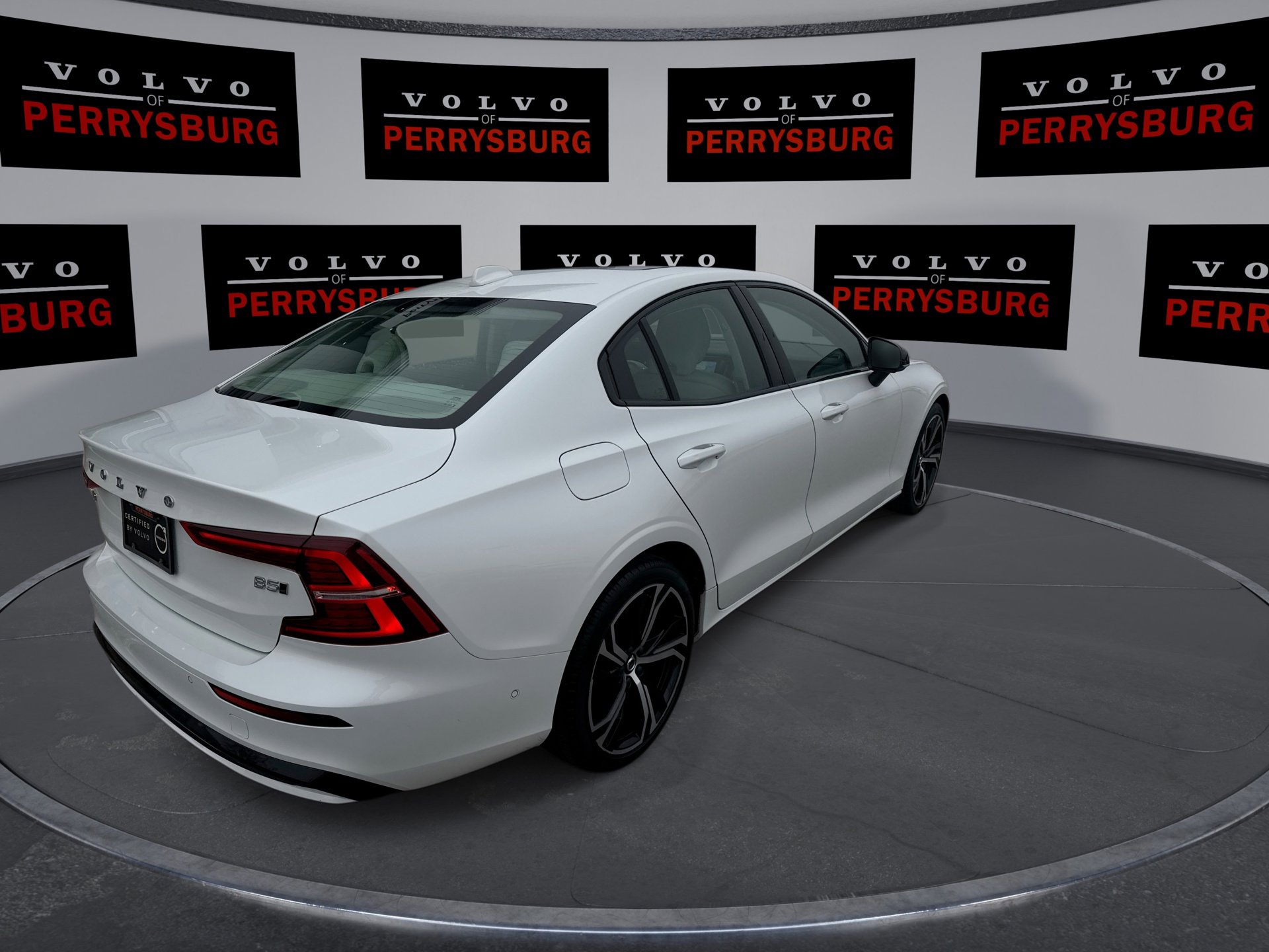 Used 2024 Volvo S60 B5 Plus w/ Climate Package image 8