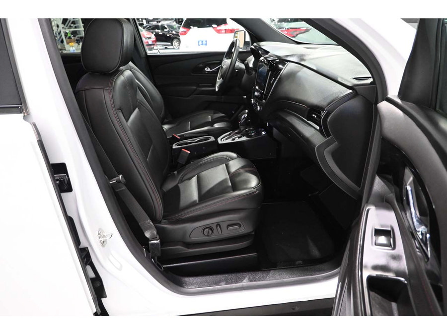 Used 2023 Chevrolet Traverse RS FWD image 15