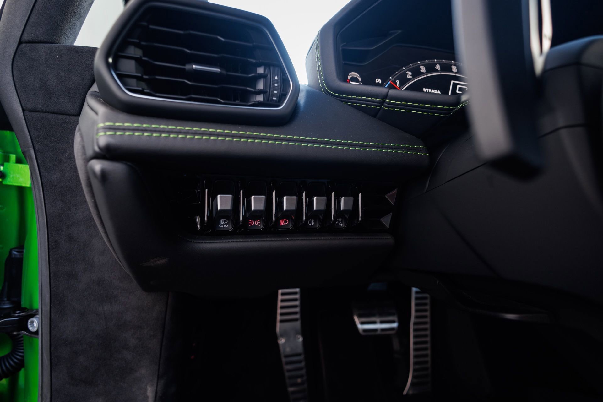 Used 2023 Lamborghini Huracan Tecnica image 38