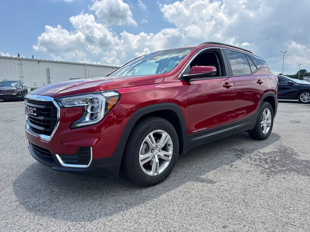Used 2024 GMC Terrain SLE w/ Driver Convenience Package FWD image 2