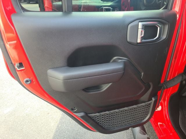 Used 2023 Jeep Gladiator Sport AWD/4WD image 19