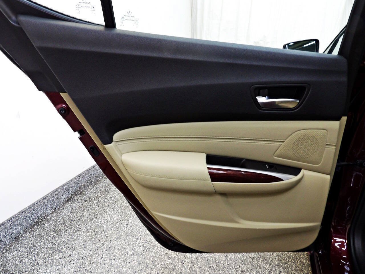 Used 2016 Acura TLX w/ Technology Package FWD image 9