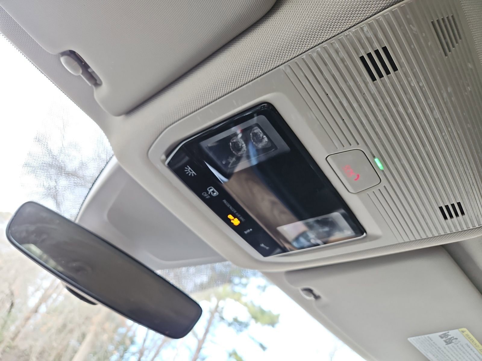 Used 2024 Volkswagen Atlas SE image 30