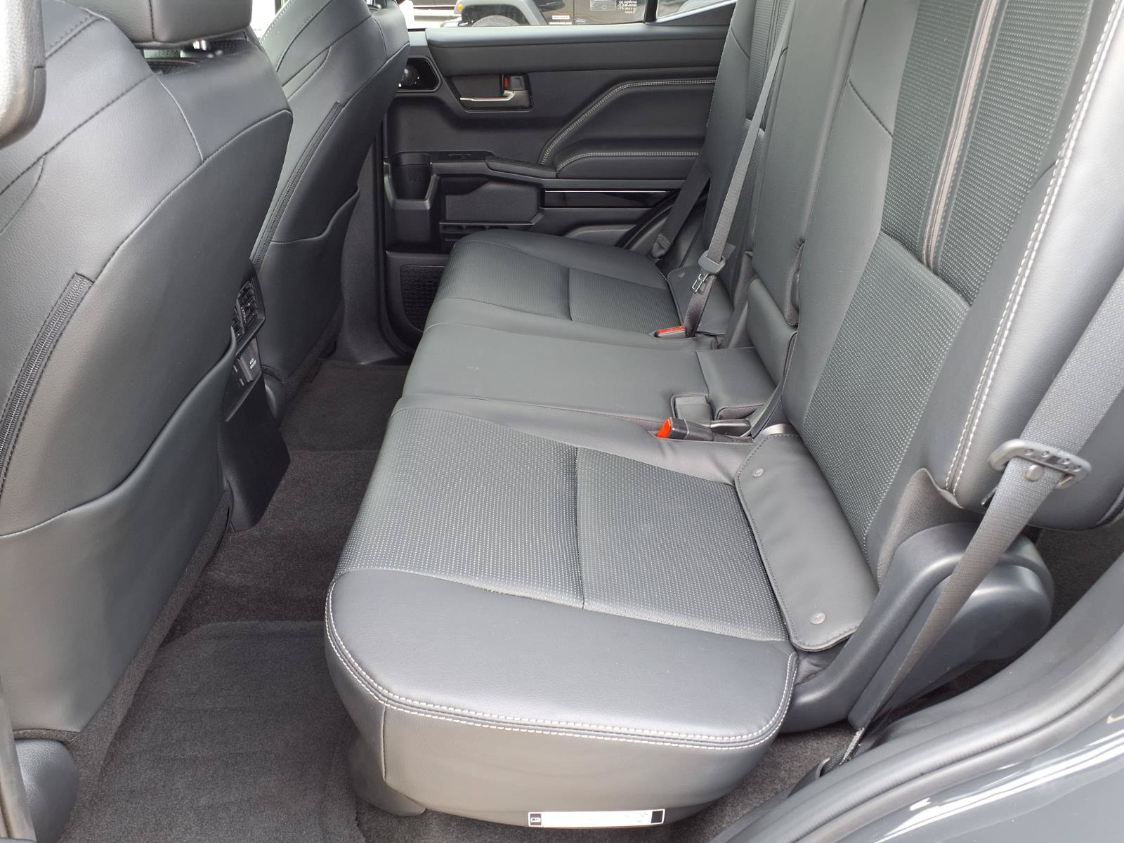 Certified 2025 Toyota 4Runner Limited RWD image 8