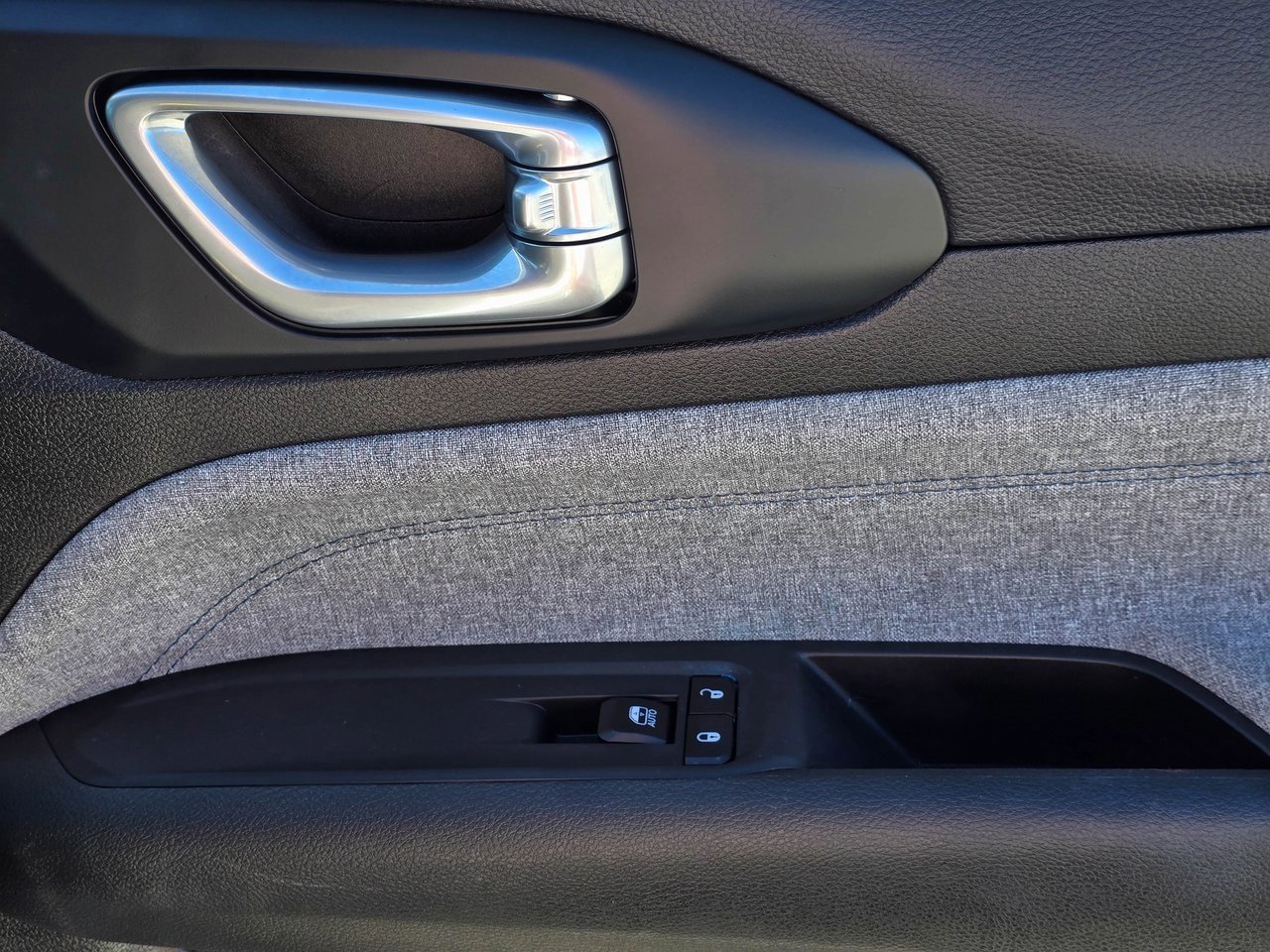 Used 2024 Jeep Compass Latitude w/ Convenience Group image 38