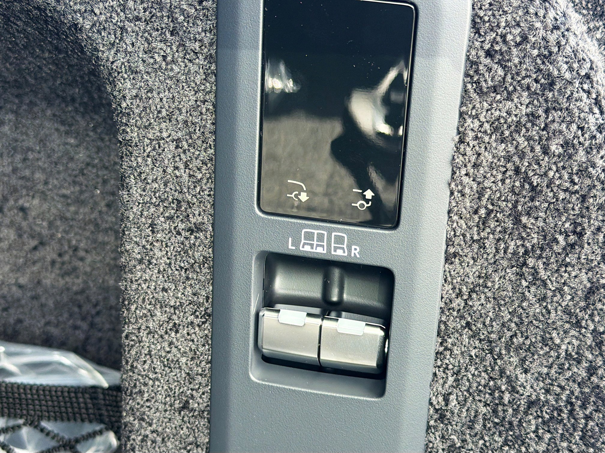 New 2026 Land Rover Range Rover SE image 13