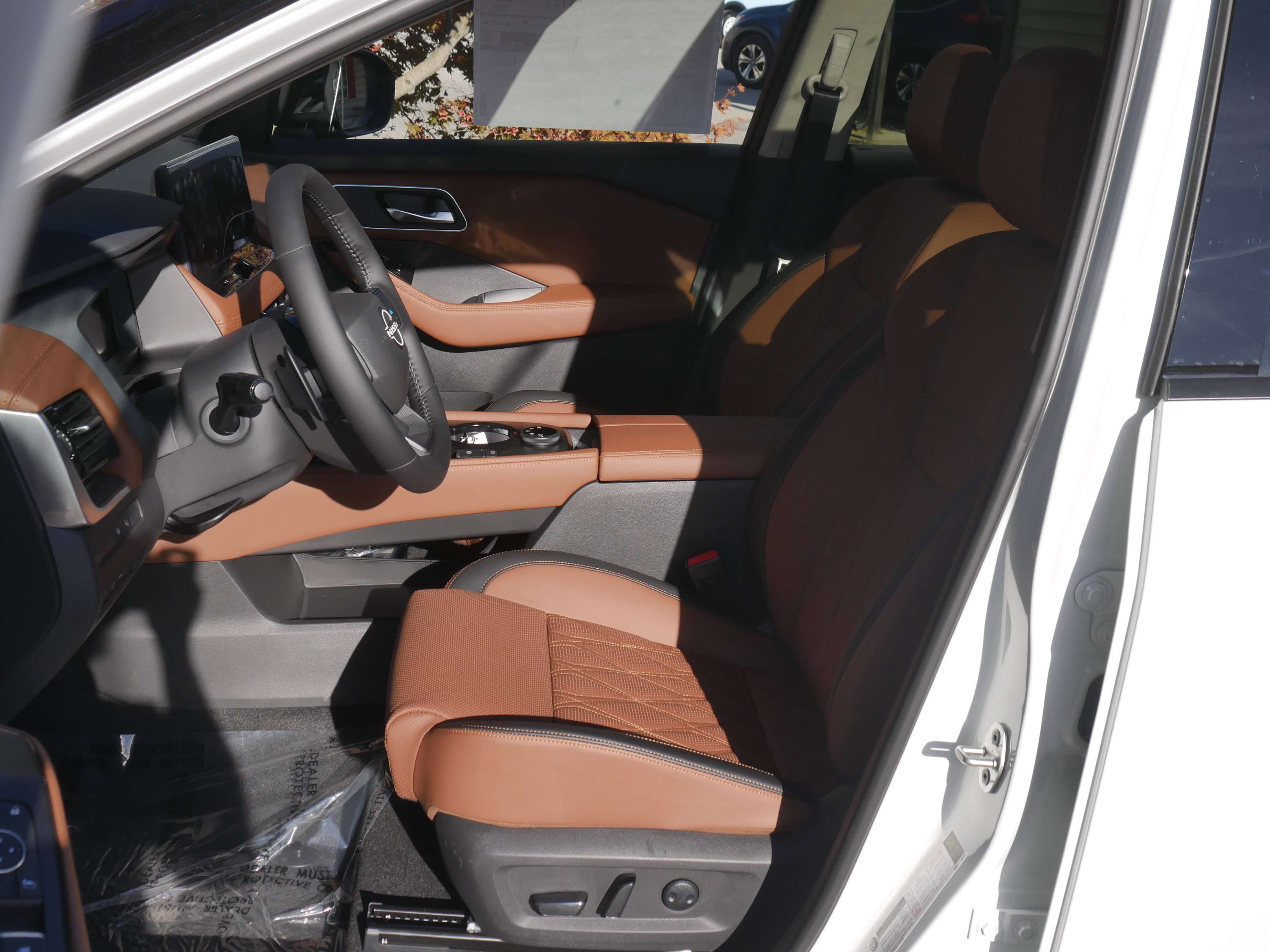 New 2026 Nissan Rogue Platinum w/ Platinum Premium Package image 3