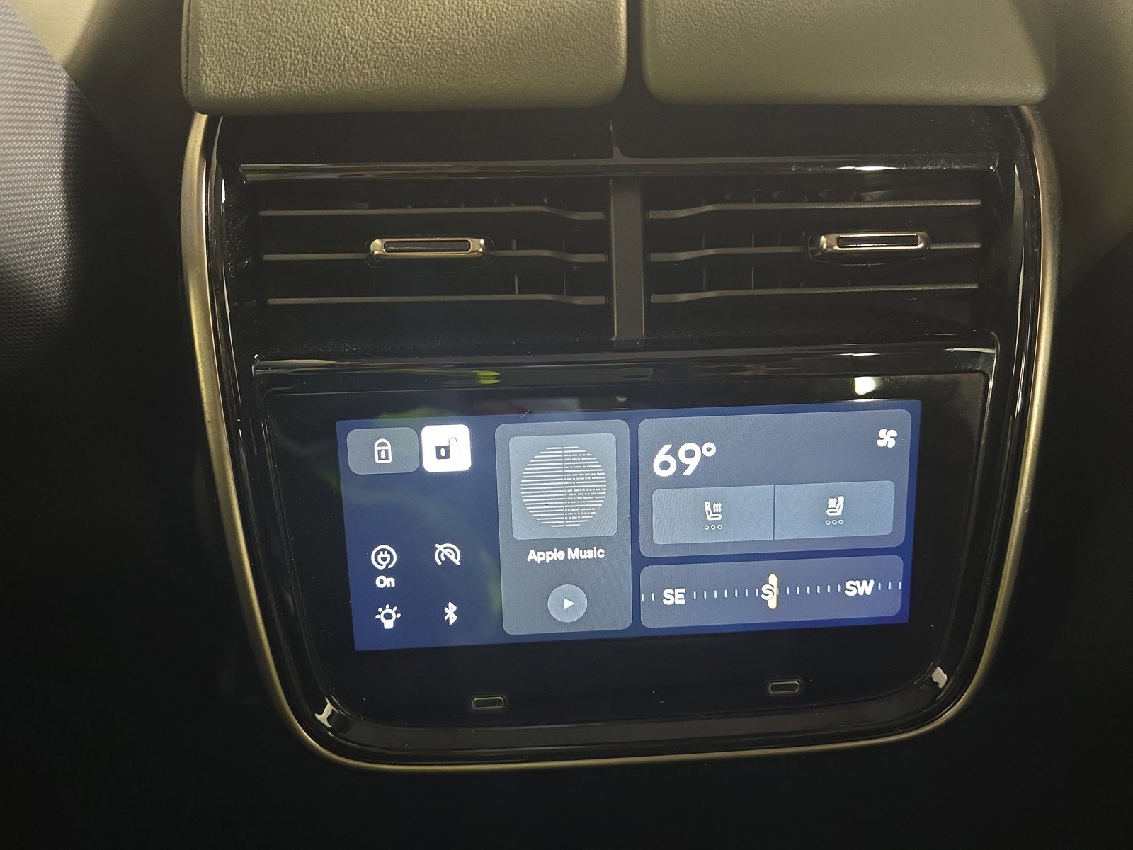 Used 2022 Rivian R1T Adventure image 28