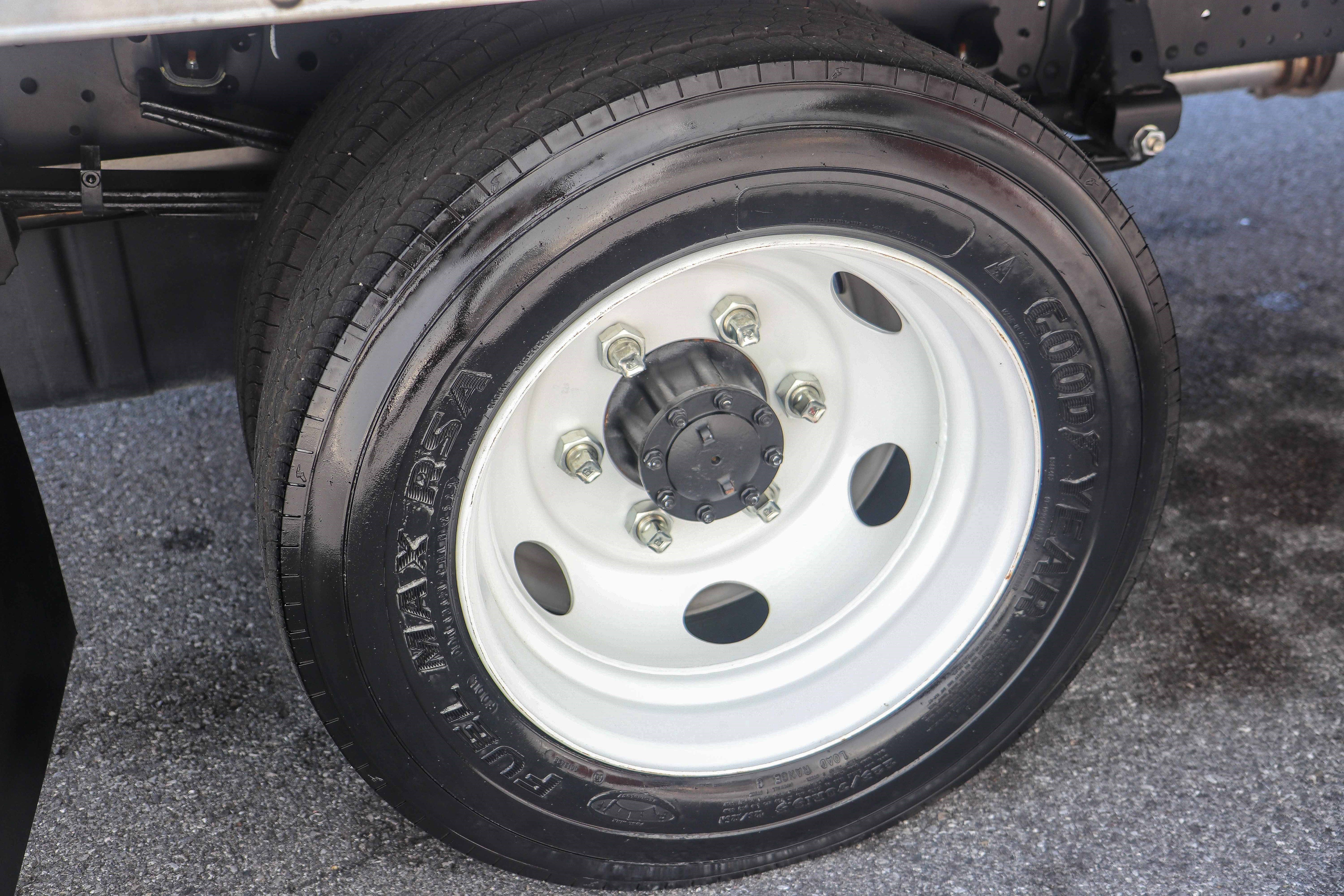 Used 2024 Isuzu NPR image 30