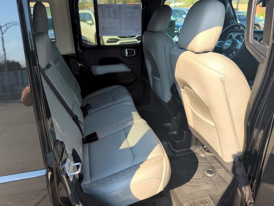 Used 2022 Jeep Wrangler Unlimited Sahara image 13