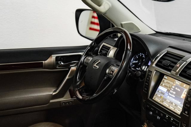 Used 2018 Lexus GX 460 Premium w/ Premium Package AWD/4WD image 15