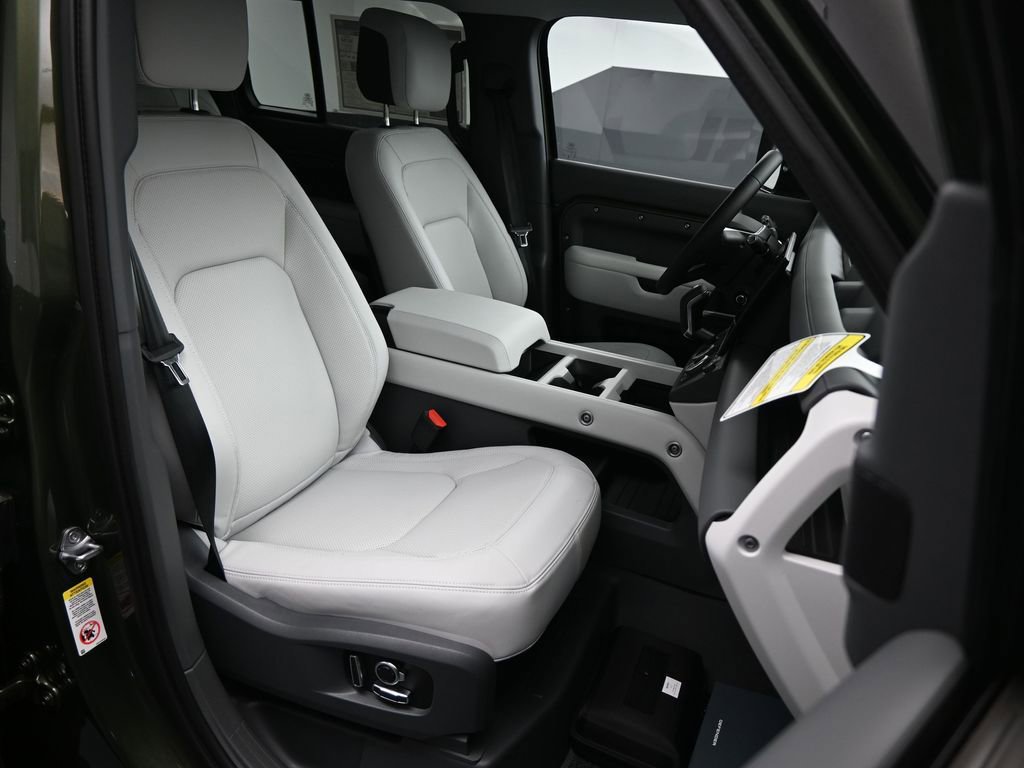 New 2026 Land Rover Defender 130 X-Dynamic SE AWD/4WD image 10