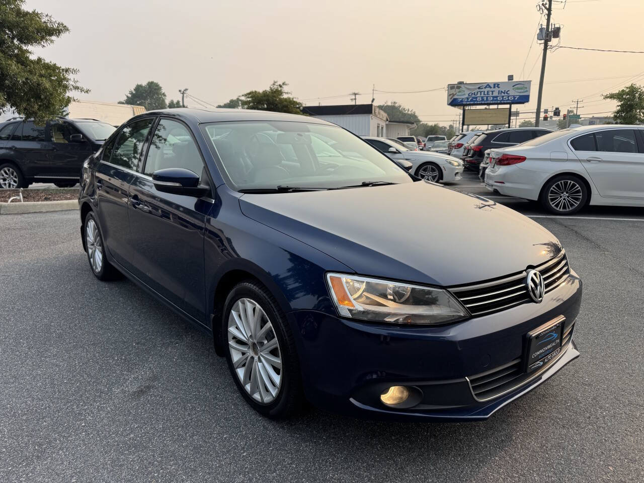 Used 2011 Volkswagen Jetta SEL FWD image 2