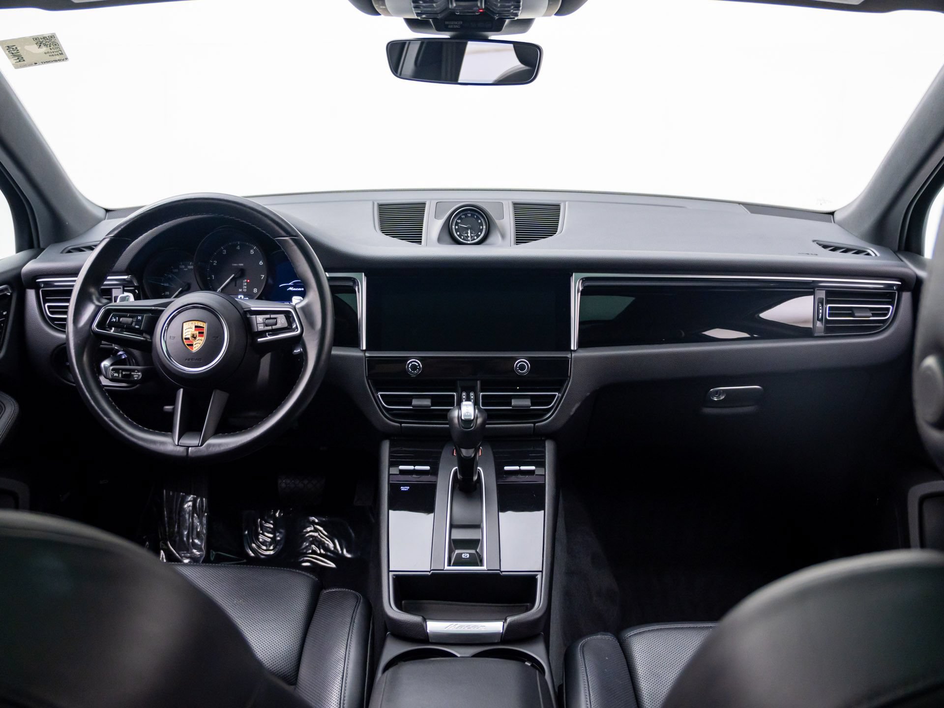 Certified 2024 Porsche Macan w/ Premium Plus Package AWD/4WD image 11