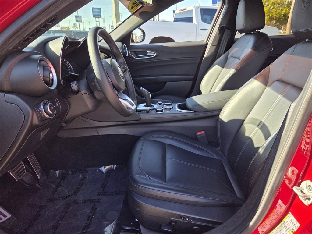 Used 2022 Alfa Romeo Giulia Ti image 13