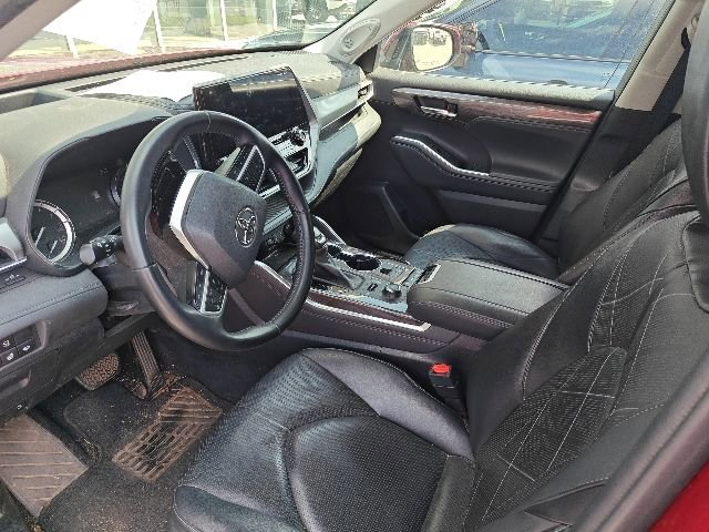 Used 2022 Toyota Highlander Platinum image 9