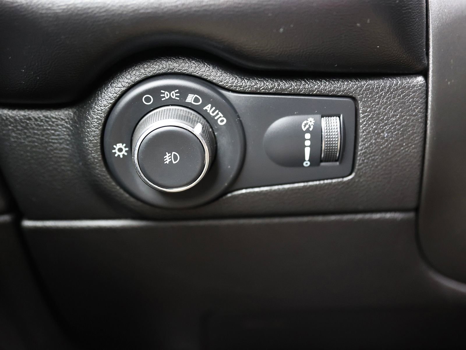 Used 2022 Dodge Durango GT image 36