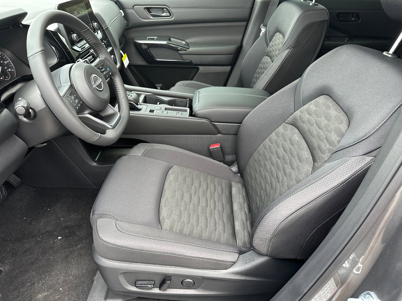 New 2025 Nissan Pathfinder SV w/ SV Premium Package image 9