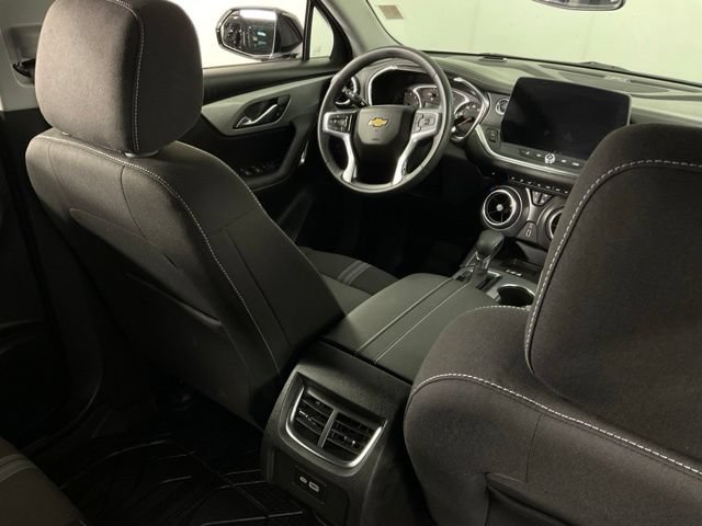 Used 2025 Chevrolet Blazer LT w/ Convenience Package FWD image 27
