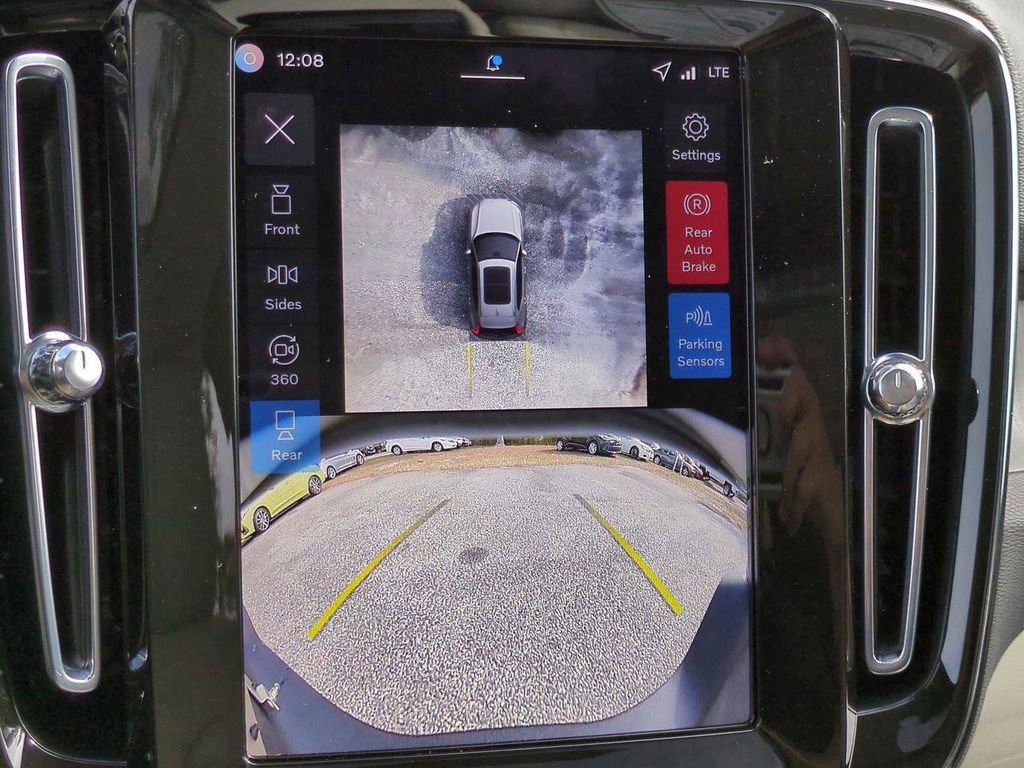 New 2026 Volvo XC40 B5 Plus w/ Protection Package Premier AWD/4WD image 17