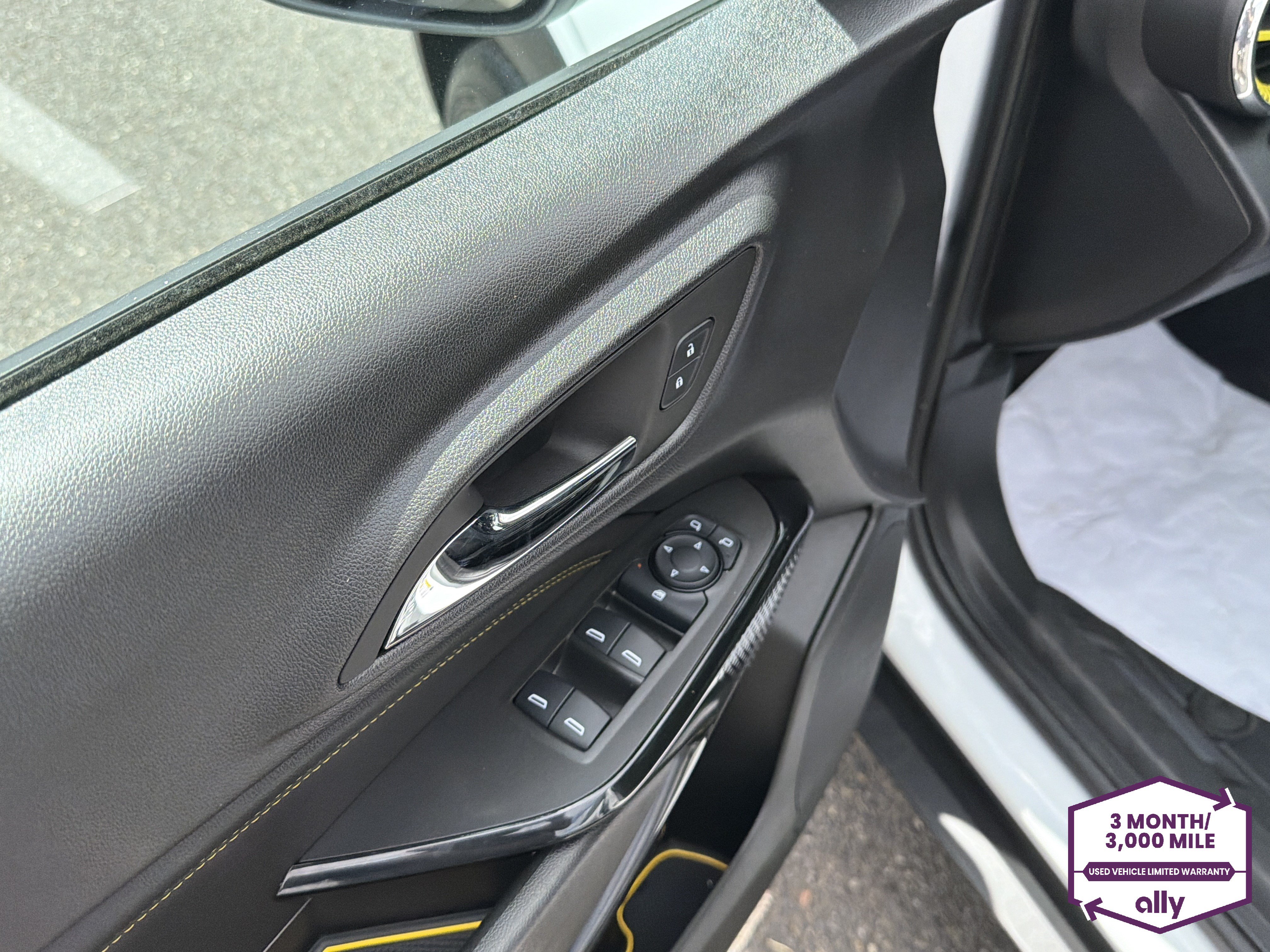 Used 2025 Chevrolet Trax ACTIV w/ Sunroof Package FWD image 14