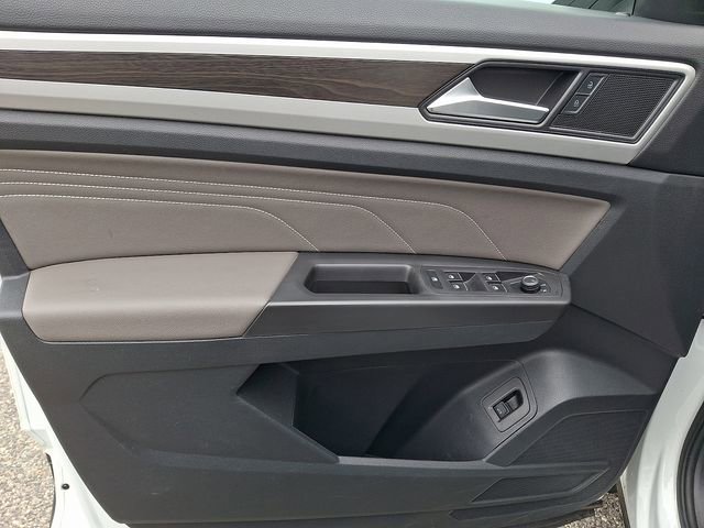 Used 2023 Volkswagen Atlas SE w/ Black Wheel Package image 12