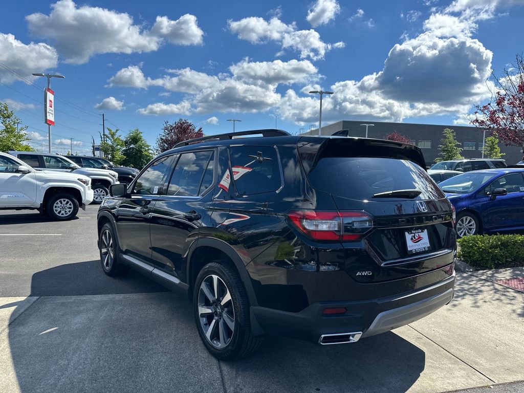 Used 2025 Honda Pilot Elite image 3
