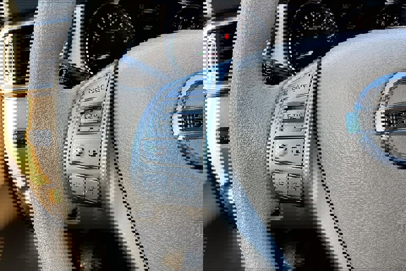 Used 2014 Nissan Rogue SV w/ SV Premium Package image 19