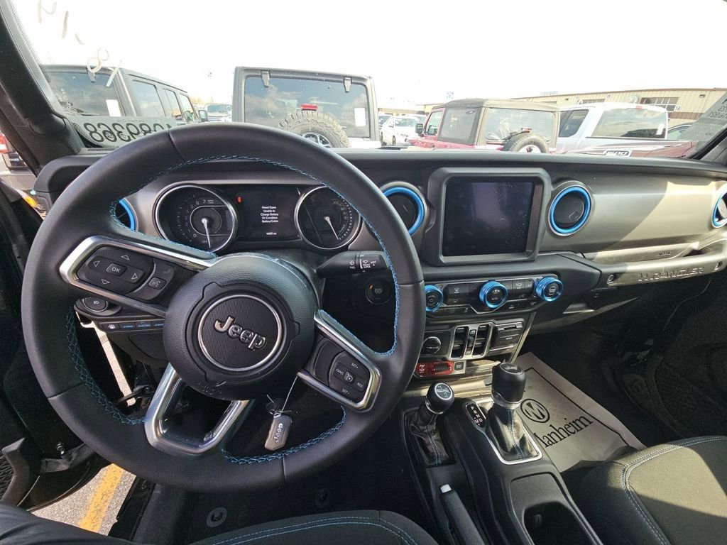 Used 2023 Jeep Wrangler Unlimited Rubicon 4xe image 22