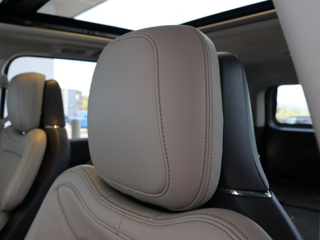 Used 2022 Lincoln Navigator Reserve AWD/4WD image 27