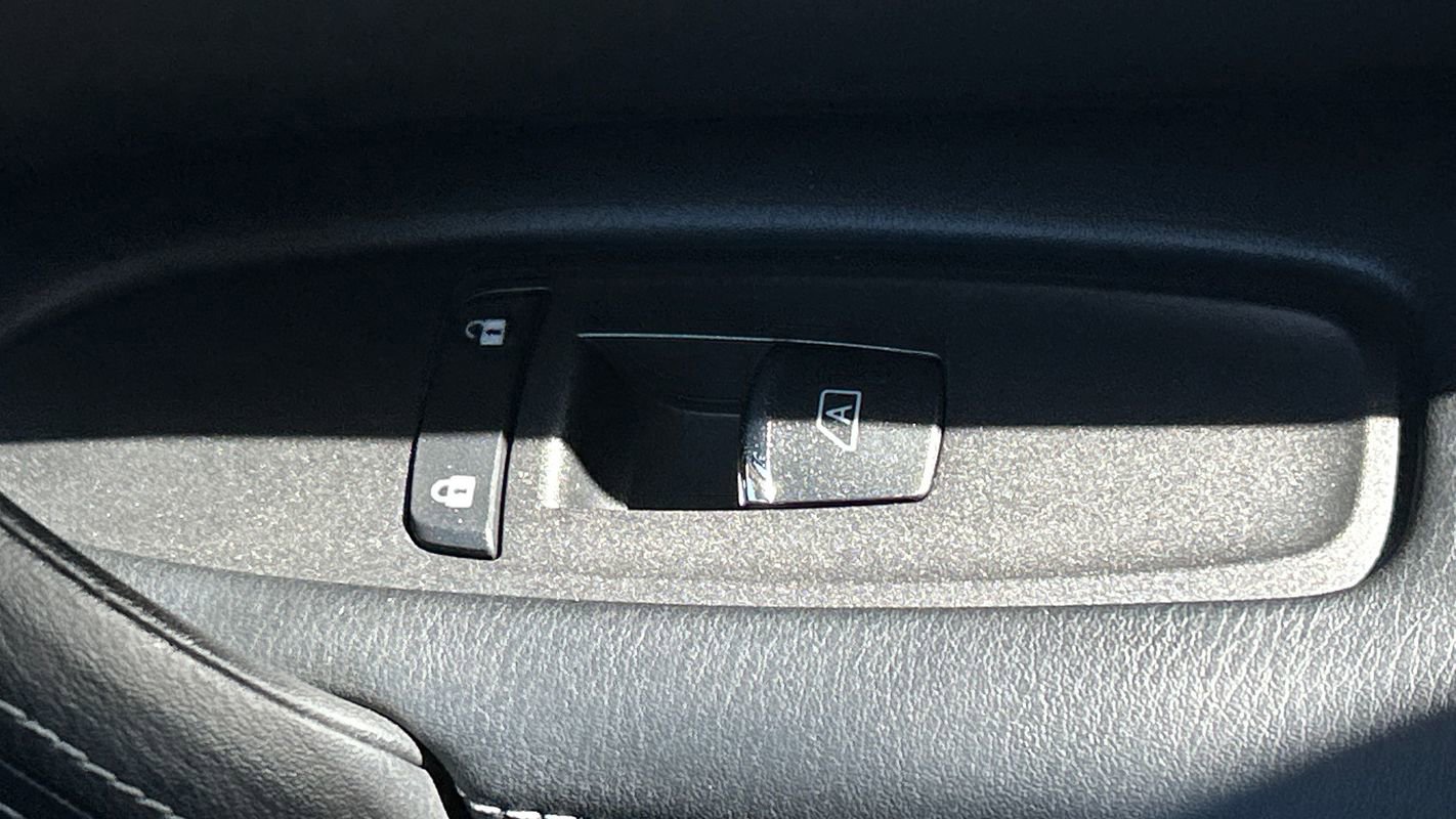 Used 2016 INFINITI QX80 4WD w/ Deluxe Technology Package image 38