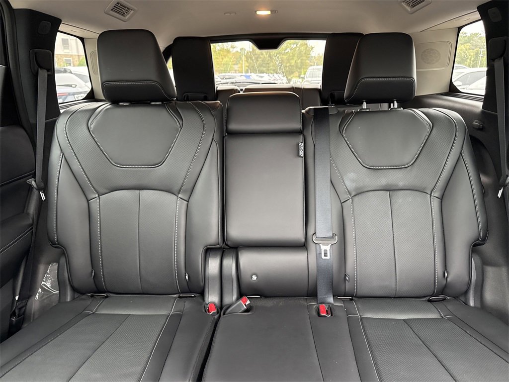 Used 2025 INFINITI QX60 Sensory w/ Vision Package image 28