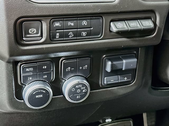Certified 2024 GMC Yukon AT4 w/ Technology Package AWD/4WD image 14