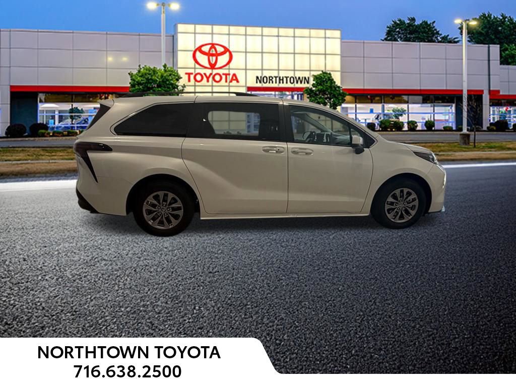Used 2025 Toyota Sienna XLE w/ XLE Plus Package FWD image 11