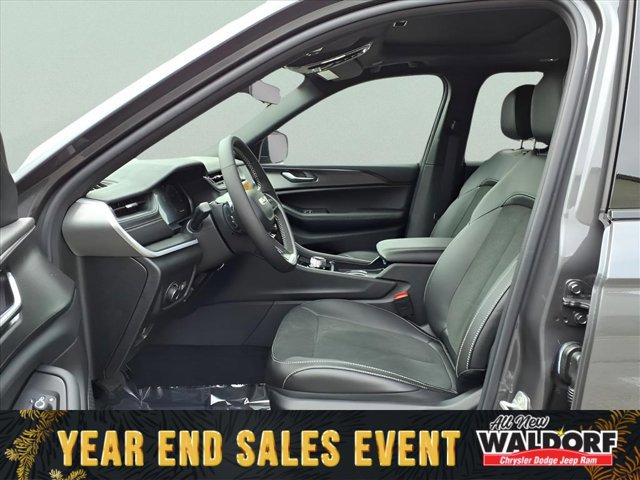 New 2025 Jeep Grand Cherokee 4WD image 11