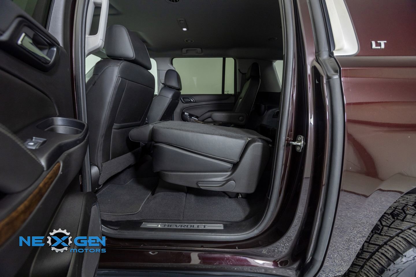 Used 2020 Chevrolet Suburban LT w/ Luxury Package image 30